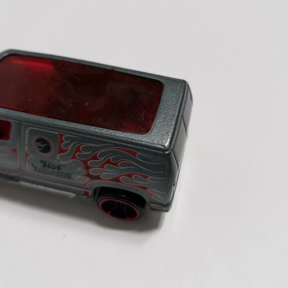 HOT WHEELS CUSTOM '77 DODGE VAN Mattel Die-Cast 2007 Silver with red flames - Picture 7 of 8